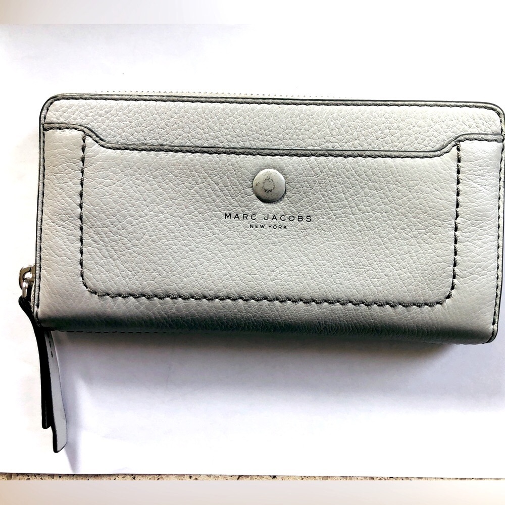 MARC JACOBS Leather Zip Around Wallet Light Grey